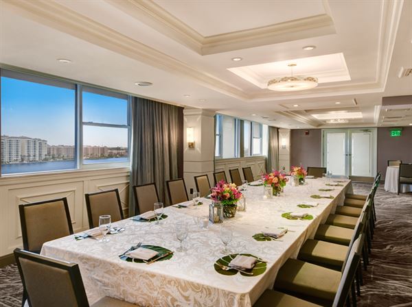 Waterstone Resort & Marina- a Curio Collection by Hilton