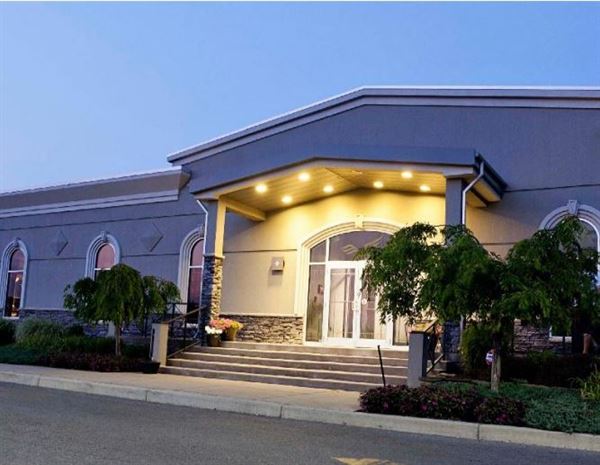 Diamond Hawk Golf Course & Pub "The Hawk"