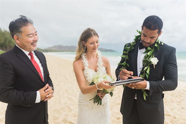 Simple Oahu Wedding