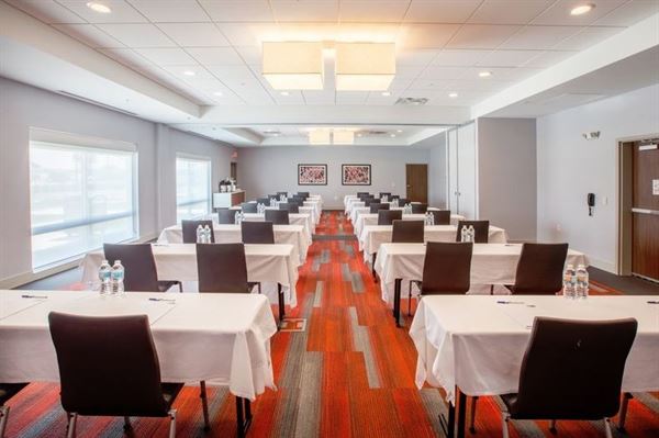 Holiday Inn Express & Suites Indianapolis NE-Noblesville