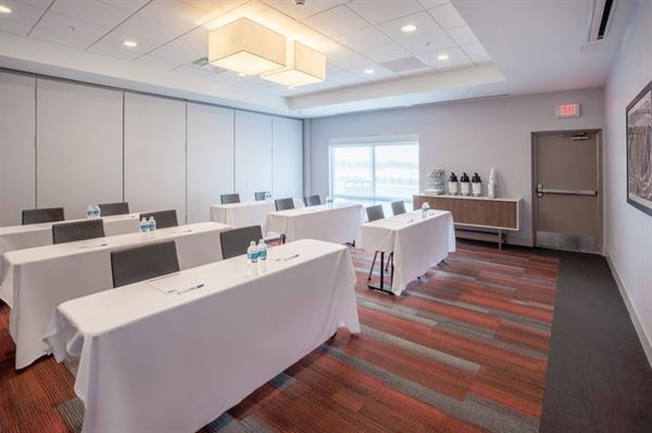 Holiday Inn Express & Suites Indianapolis NE-Noblesville