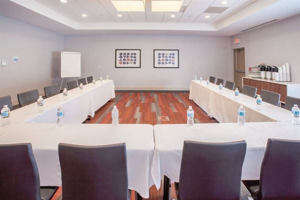 Holiday Inn Express & Suites Indianapolis NE-Noblesville