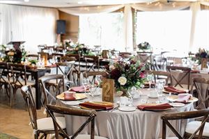 Echo's Lounge and Dining Room