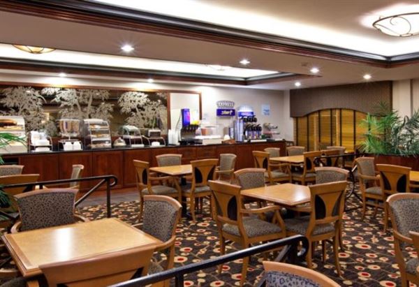 Holiday Inn Express & Suites Greenwood