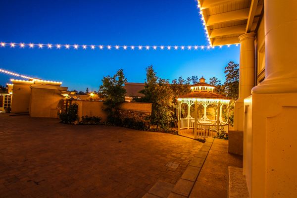 Dove Canyon Courtyard