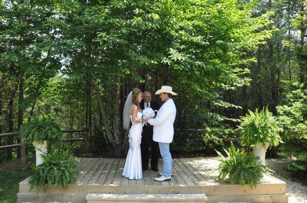 In The Smokies Weddings & Cabins