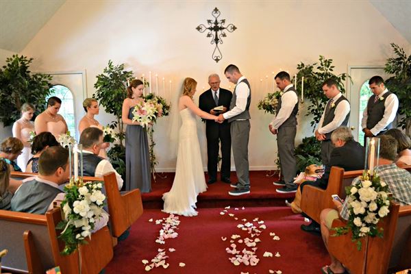 In The Smokies Weddings & Cabins