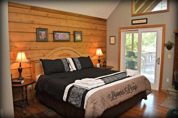 In The Smokies Weddings & Cabins