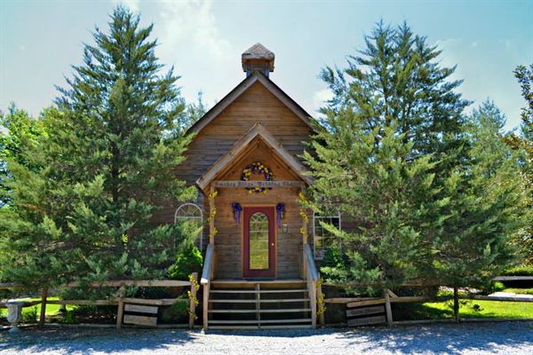 In The Smokies Weddings & Cabins