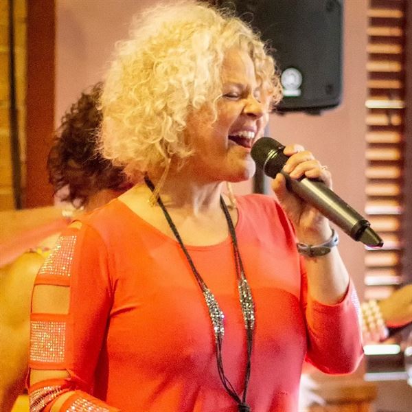 Francesca Amari, Cabaret Singer