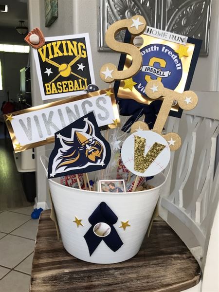 Center of Attention (Homemade Party Decorations & Centerpieces)