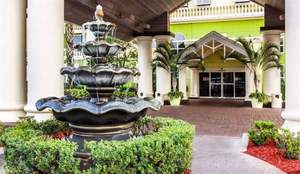 Comfort Suites Maingate East