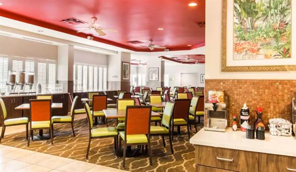 Comfort Suites Maingate East