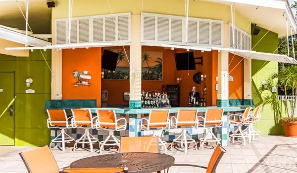 Comfort Suites Maingate East