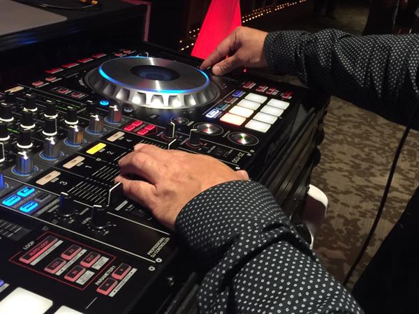 DJW ENTERTAINMENT LLC