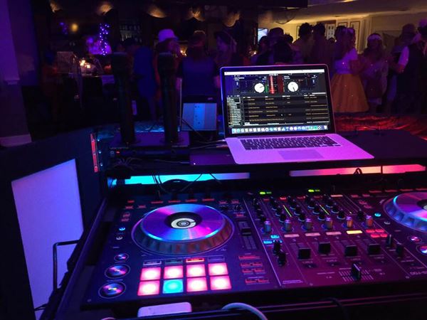 DJW ENTERTAINMENT LLC