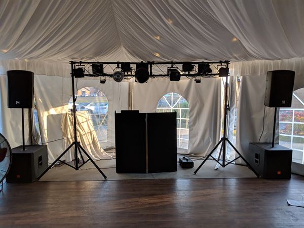 Pro Mobile DJs & Photo Booth