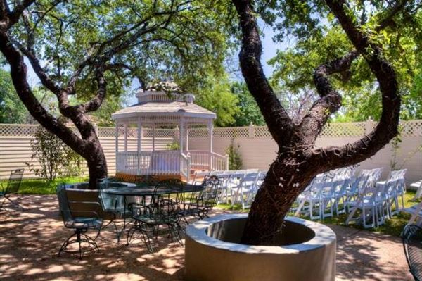 Magnolia Gardens on Main