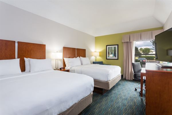 Holiday Inn Express & Suites Wilmington-University Ctr