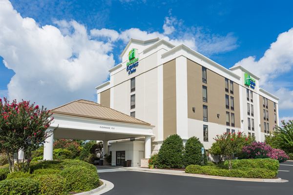 Holiday Inn Express & Suites Wilmington-University Ctr