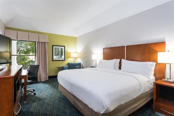 Holiday Inn Express & Suites Wilmington-University Ctr