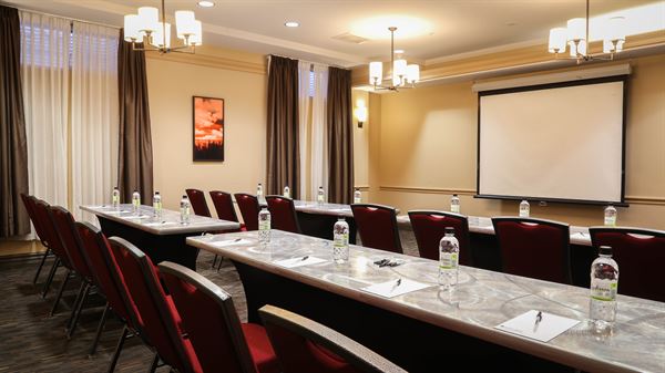 Radisson Hotel & Suites Fort McMurray