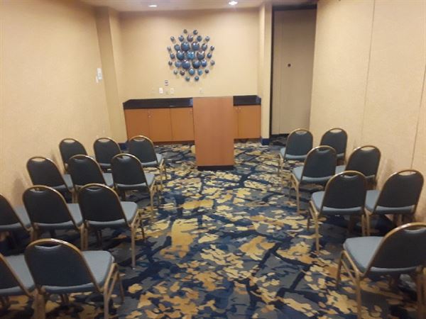 Holiday Inn & Suites Historic Gateway