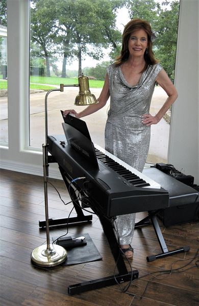 Sounds of Laura/Solo Pianist