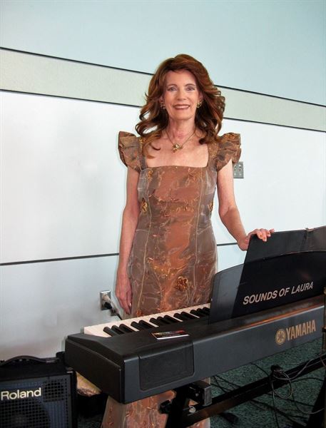 Sounds of Laura/Solo Pianist