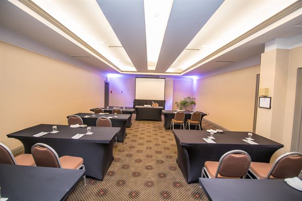 Holiday Inn Toronto Airport East