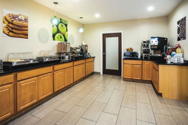 La Quinta Inn & Suites