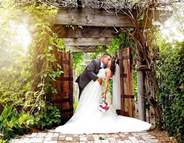 Sandstone Vineyards Wedding & Event Center