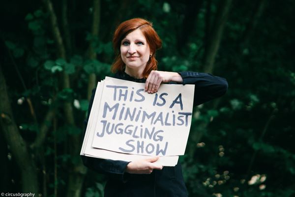 Anni Küpper - Juggler & Performer