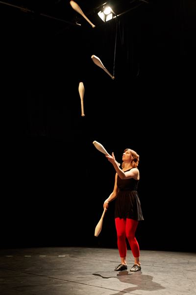 Anni Küpper - Juggler & Performer