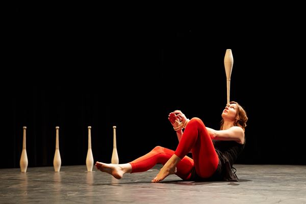 Anni Küpper - Juggler & Performer