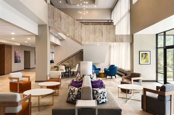 DoubleTree by Hilton St. Paul East