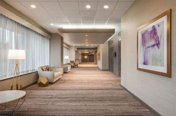 DoubleTree by Hilton St. Paul East