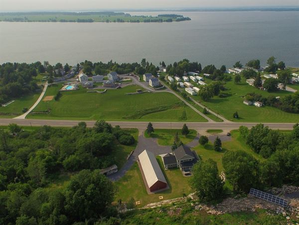 Angel Rock Waterfront Cottages & Vacation Homes