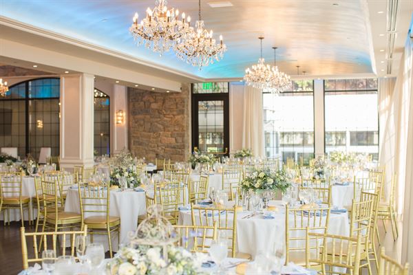 Swan Club On The Harbor