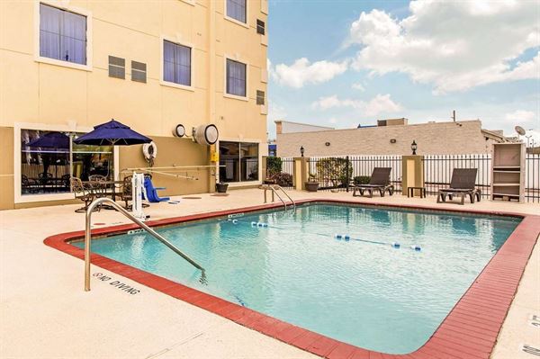 Comfort Inn & Suites IAH Bush Airport- East