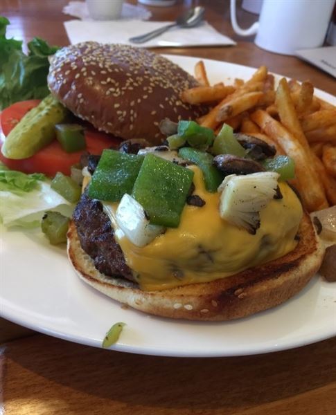 Elly's Brunch & Cafe