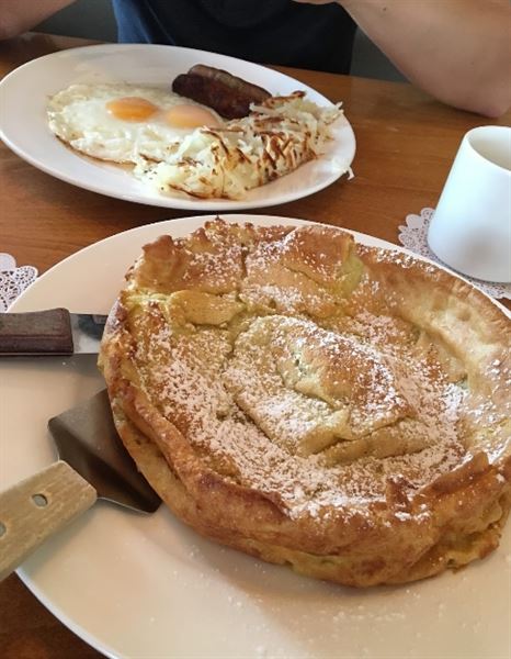 Elly's Brunch & Cafe