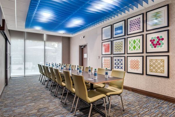 Holiday Inn Express & Suites Dallas North - Addison
