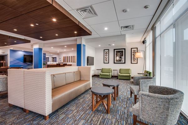 Holiday Inn Express & Suites Dallas North - Addison