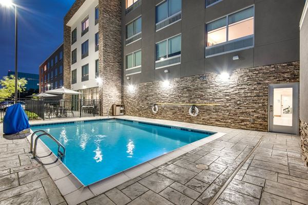 Holiday Inn Express & Suites Dallas North - Addison