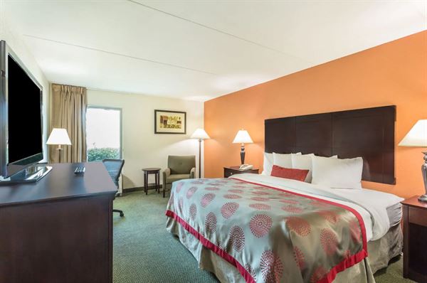 Ramada by Wyndham Luling