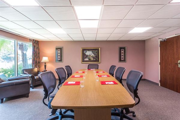 Ramada by Wyndham Luling