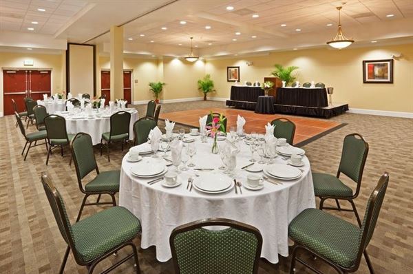 Holiday Inn Hotel & Suites Beaufort at Highway 21