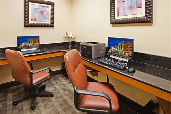 Holiday Inn Hotel & Suites Beaufort at Highway 21