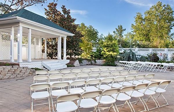 Quality Inn Fayetteville near Historic Downtown Square